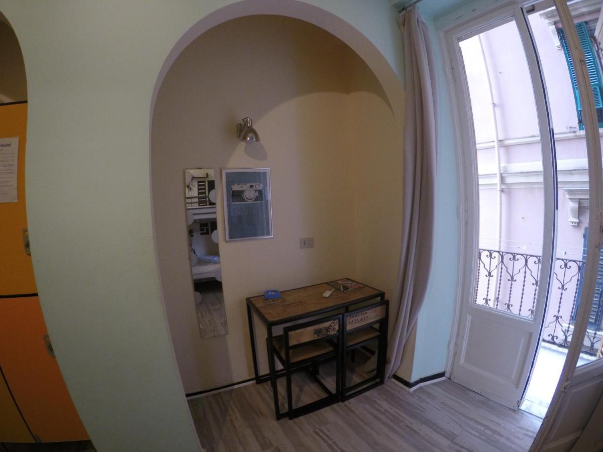 Victoria House Hostel Genoa Bagian luar foto