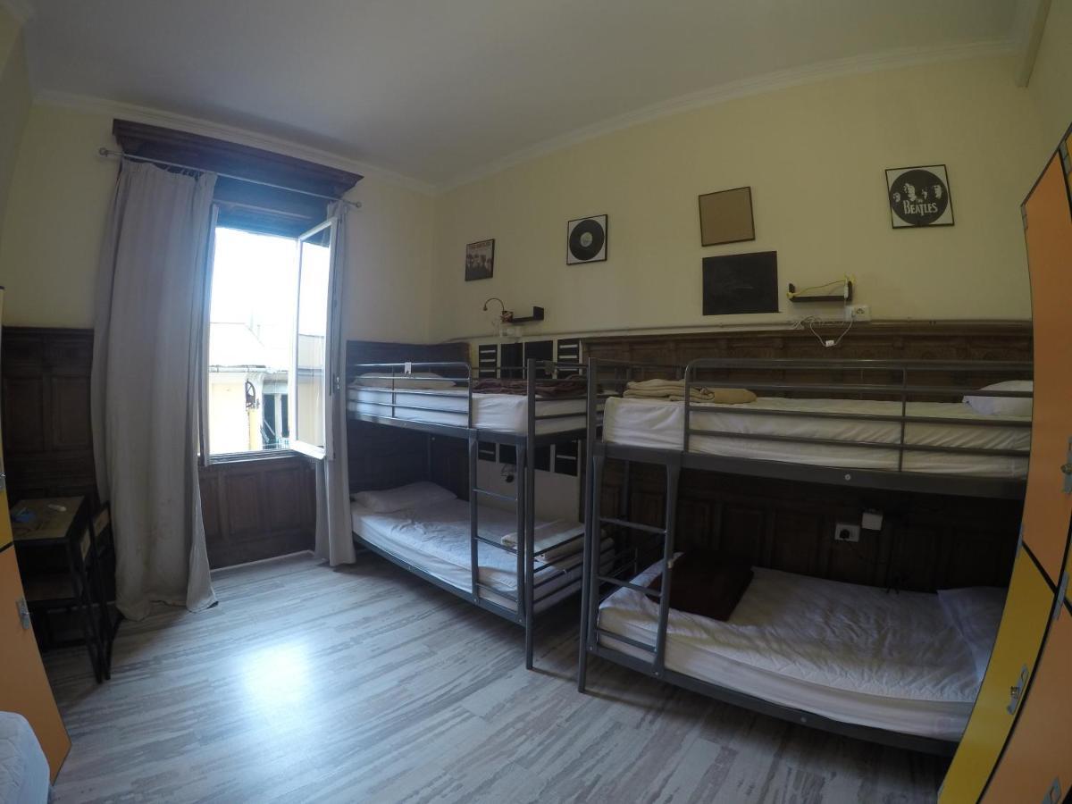Victoria House Hostel Genoa Bagian luar foto
