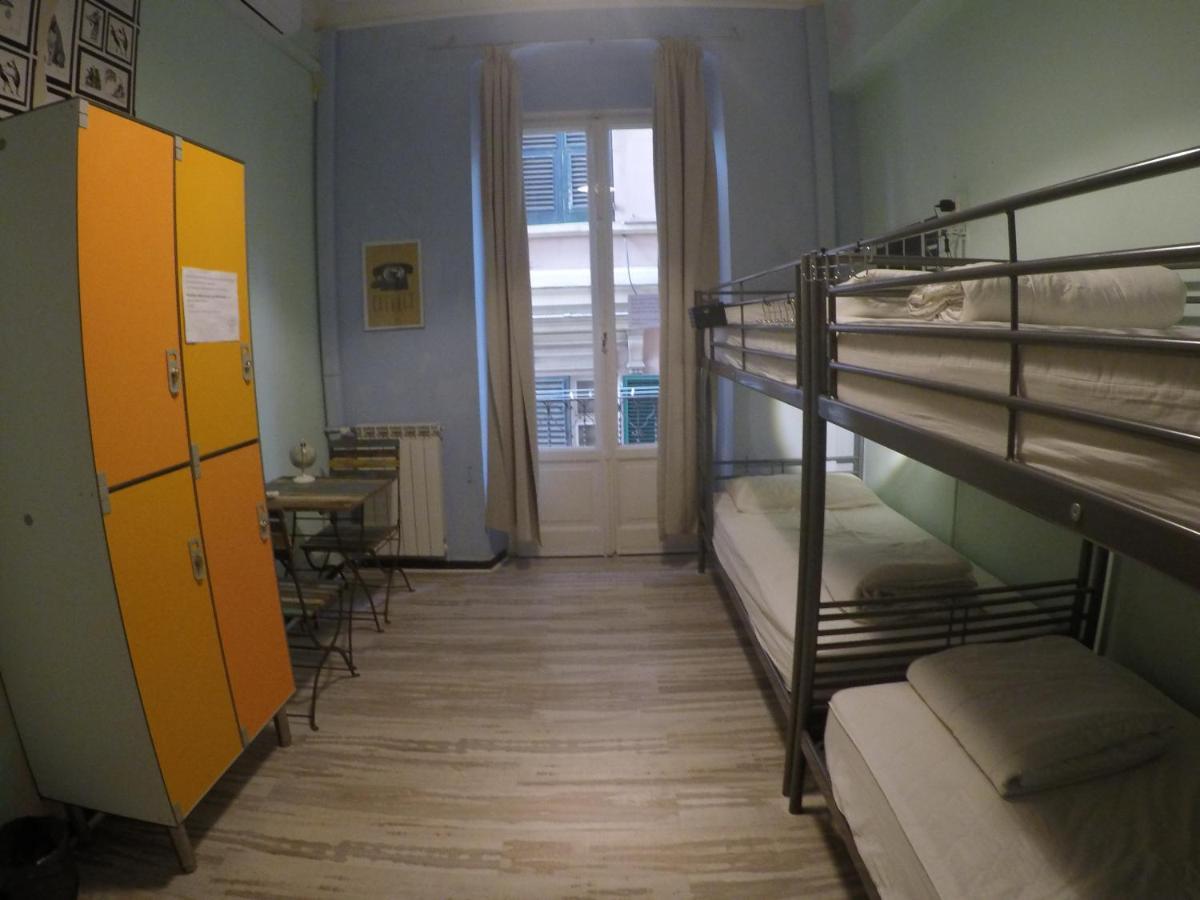 Victoria House Hostel Genoa Bagian luar foto