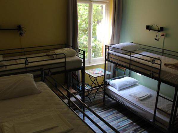 Victoria House Hostel Genoa Bagian luar foto