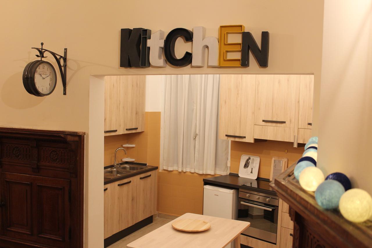 Victoria House Hostel Genoa Bagian luar foto