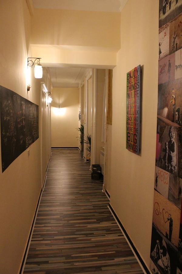 Victoria House Hostel Genoa Bagian luar foto