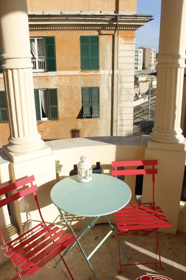 Victoria House Hostel Genoa Bagian luar foto