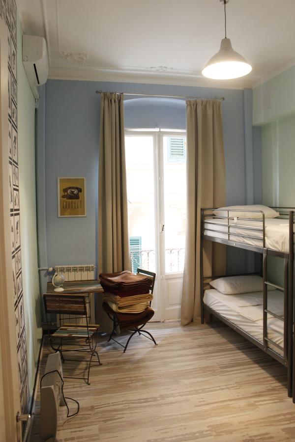 Victoria House Hostel Genoa Bagian luar foto