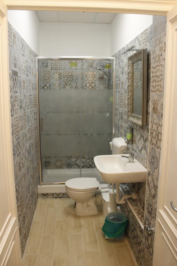 Victoria House Hostel Genoa Bagian luar foto