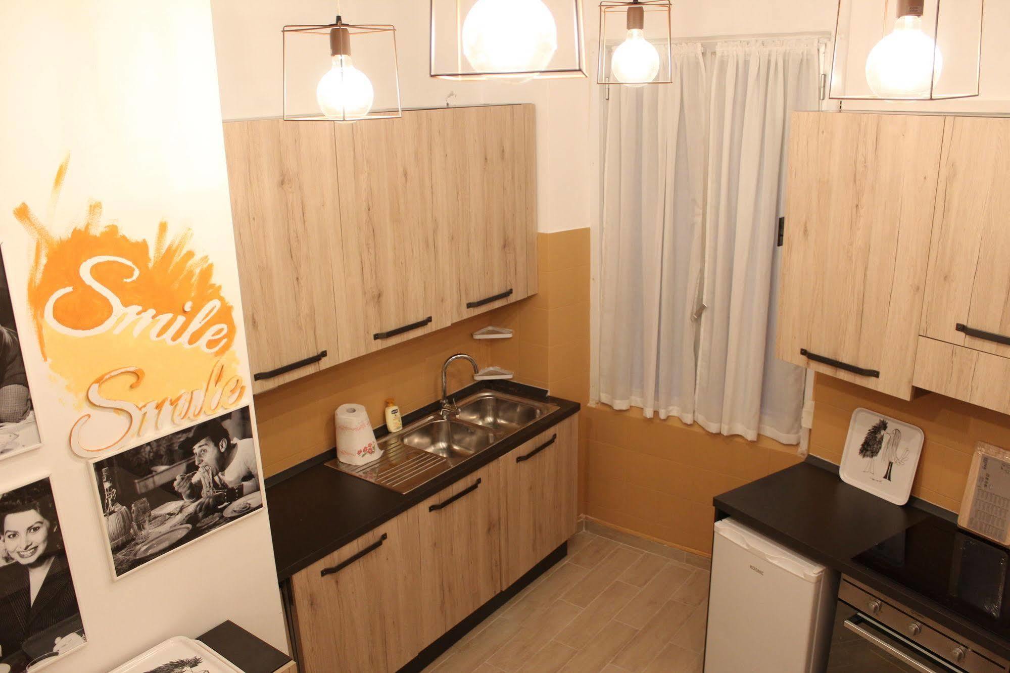 Victoria House Hostel Genoa Bagian luar foto