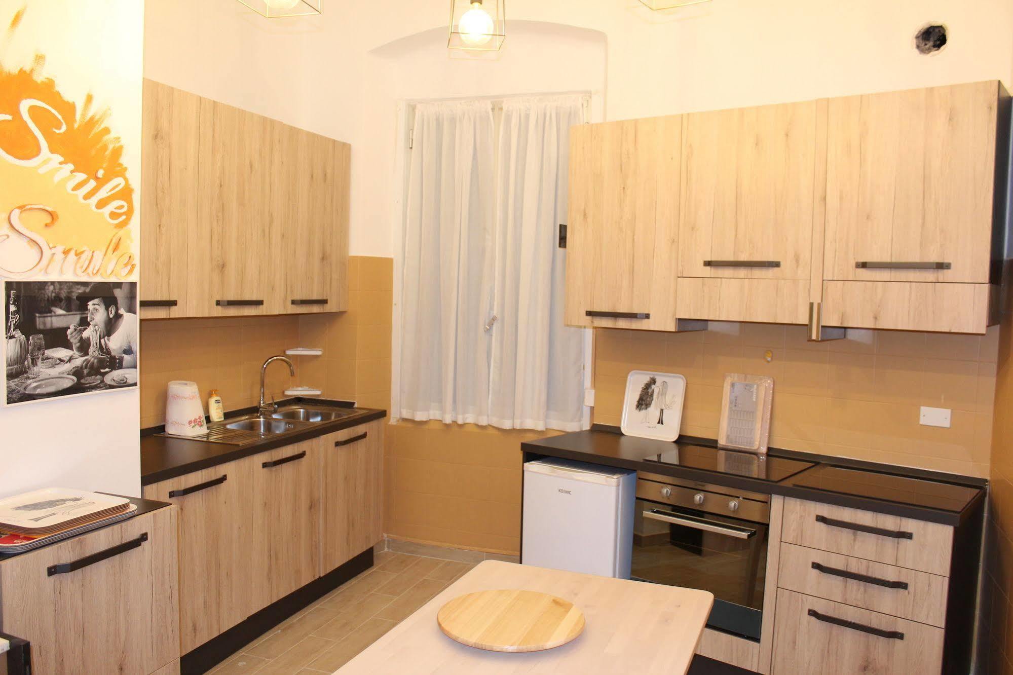 Victoria House Hostel Genoa Bagian luar foto