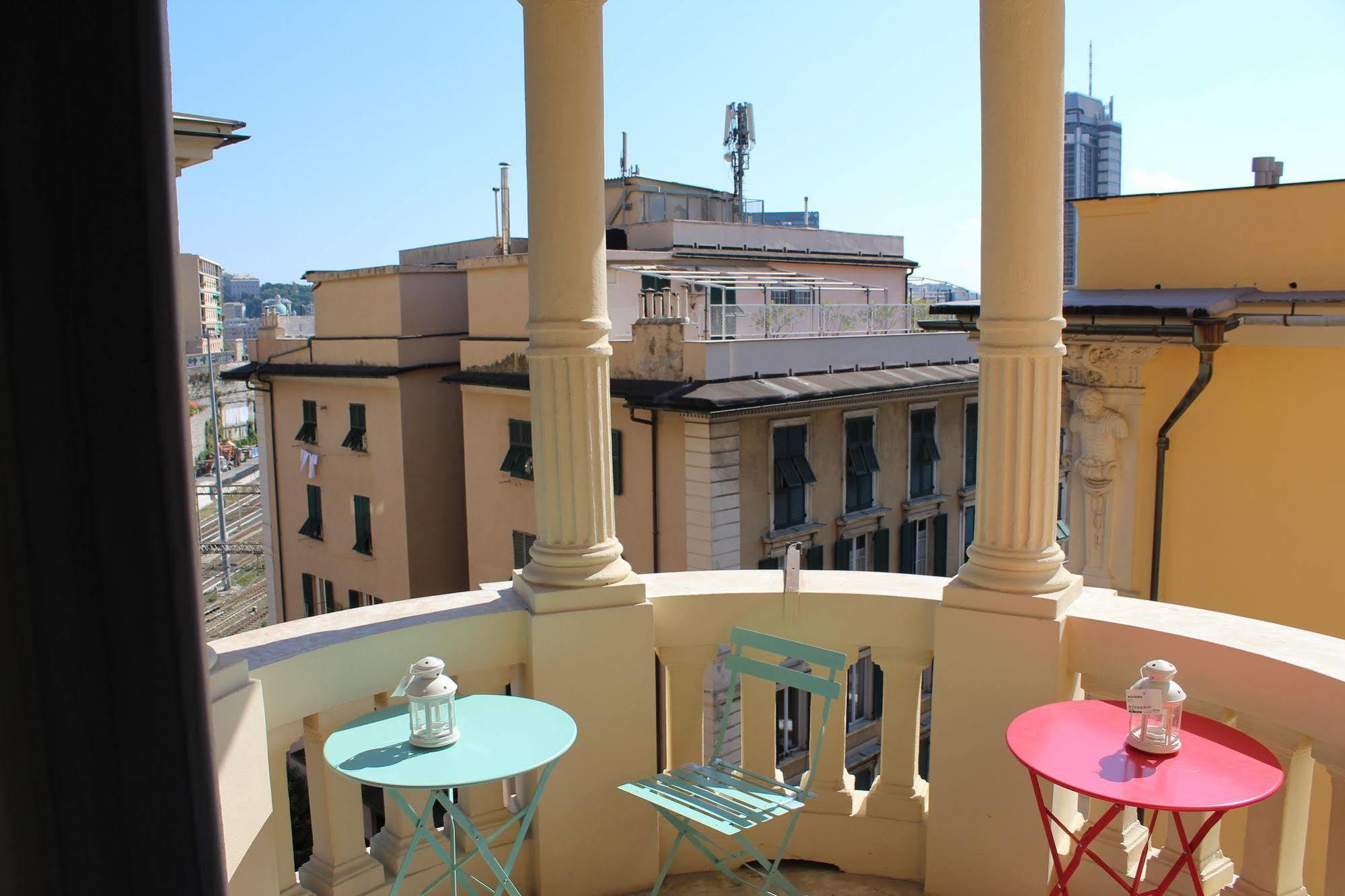 Victoria House Hostel Genoa Bagian luar foto