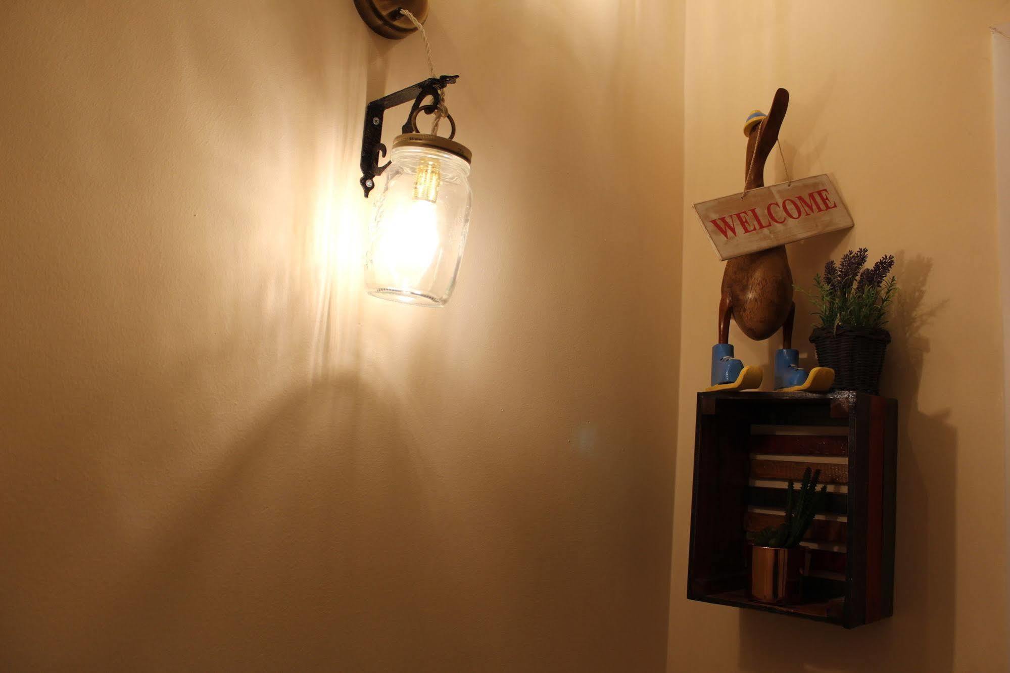 Victoria House Hostel Genoa Bagian luar foto